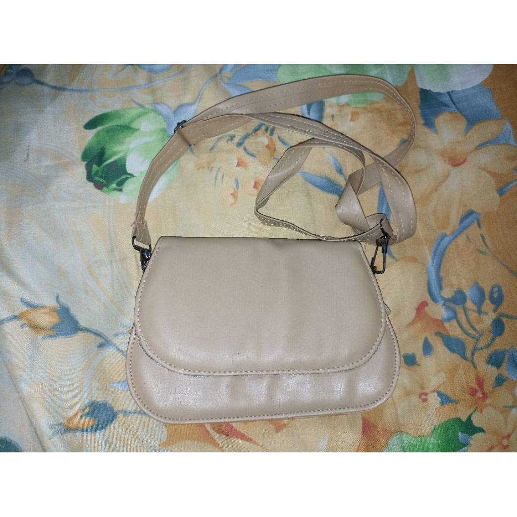 Tas warna cream