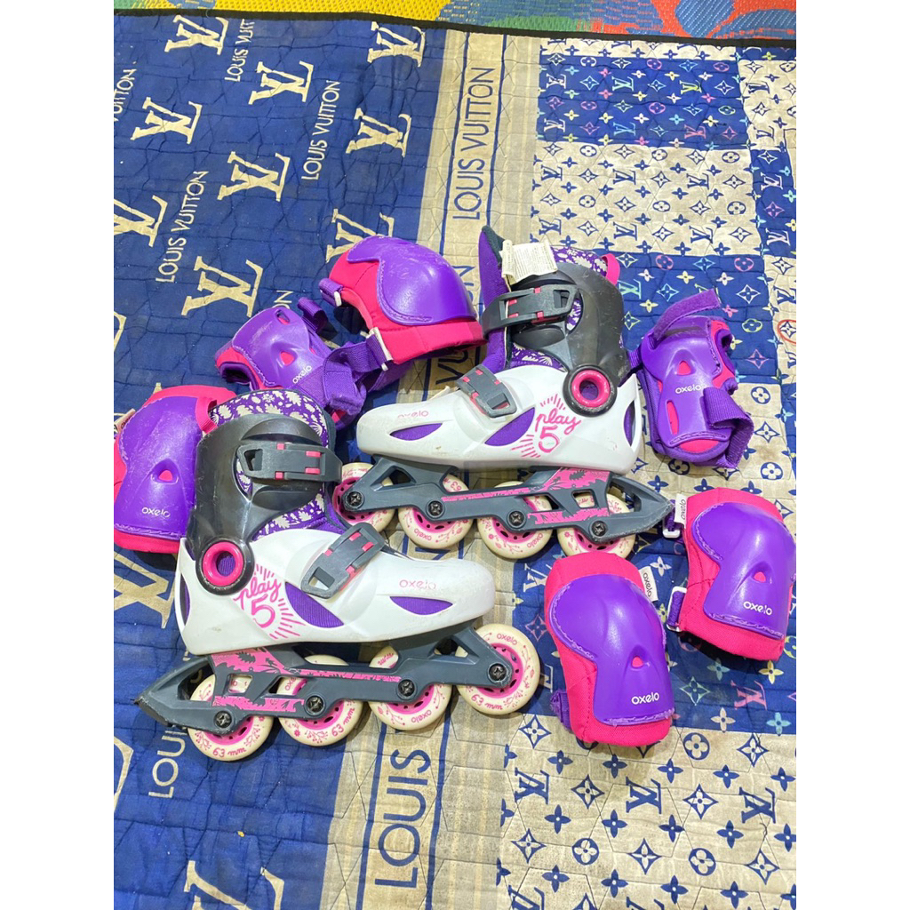 OXELO sepatu anak roda perempuan full sett