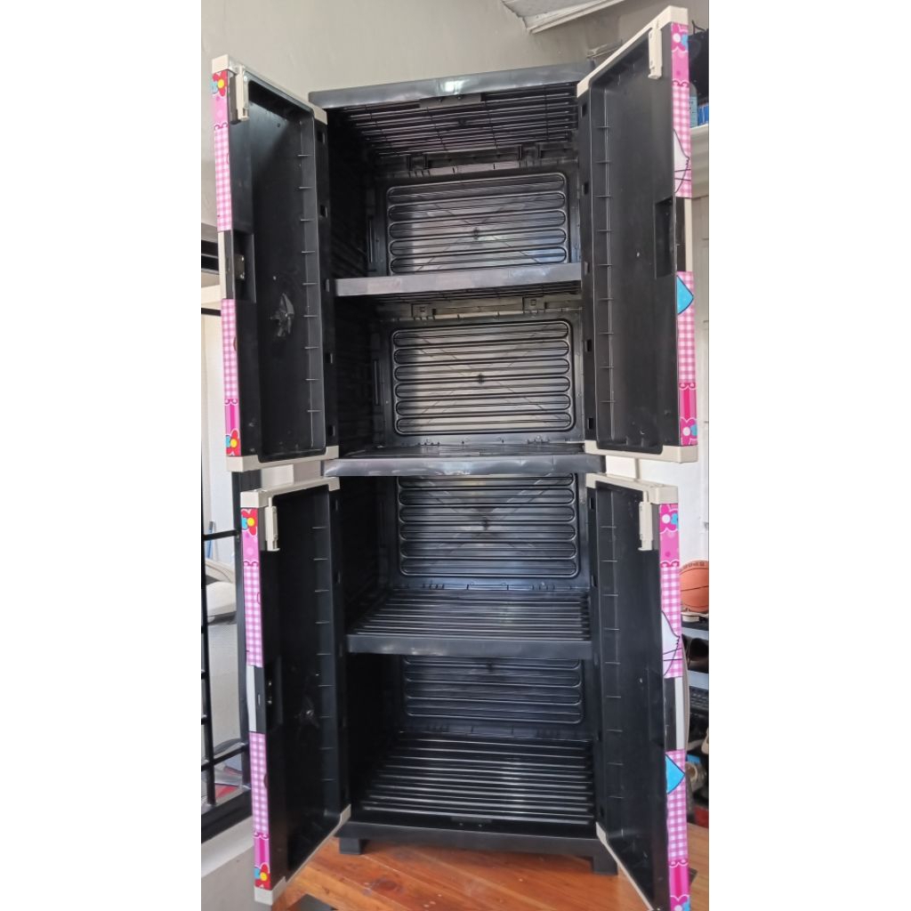 lemari Pakaian 4 susun karakter kunci kaca