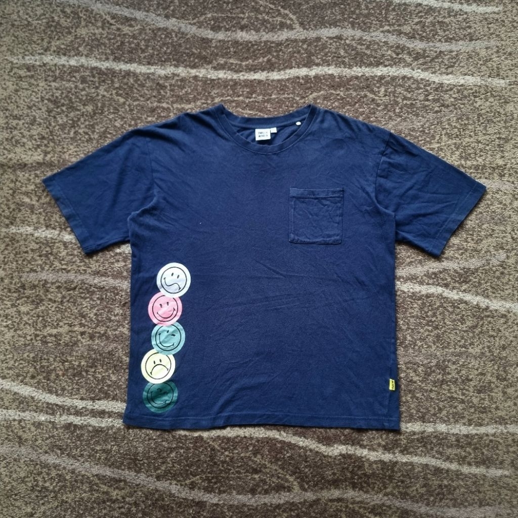 Kaos Pocket Smiley World