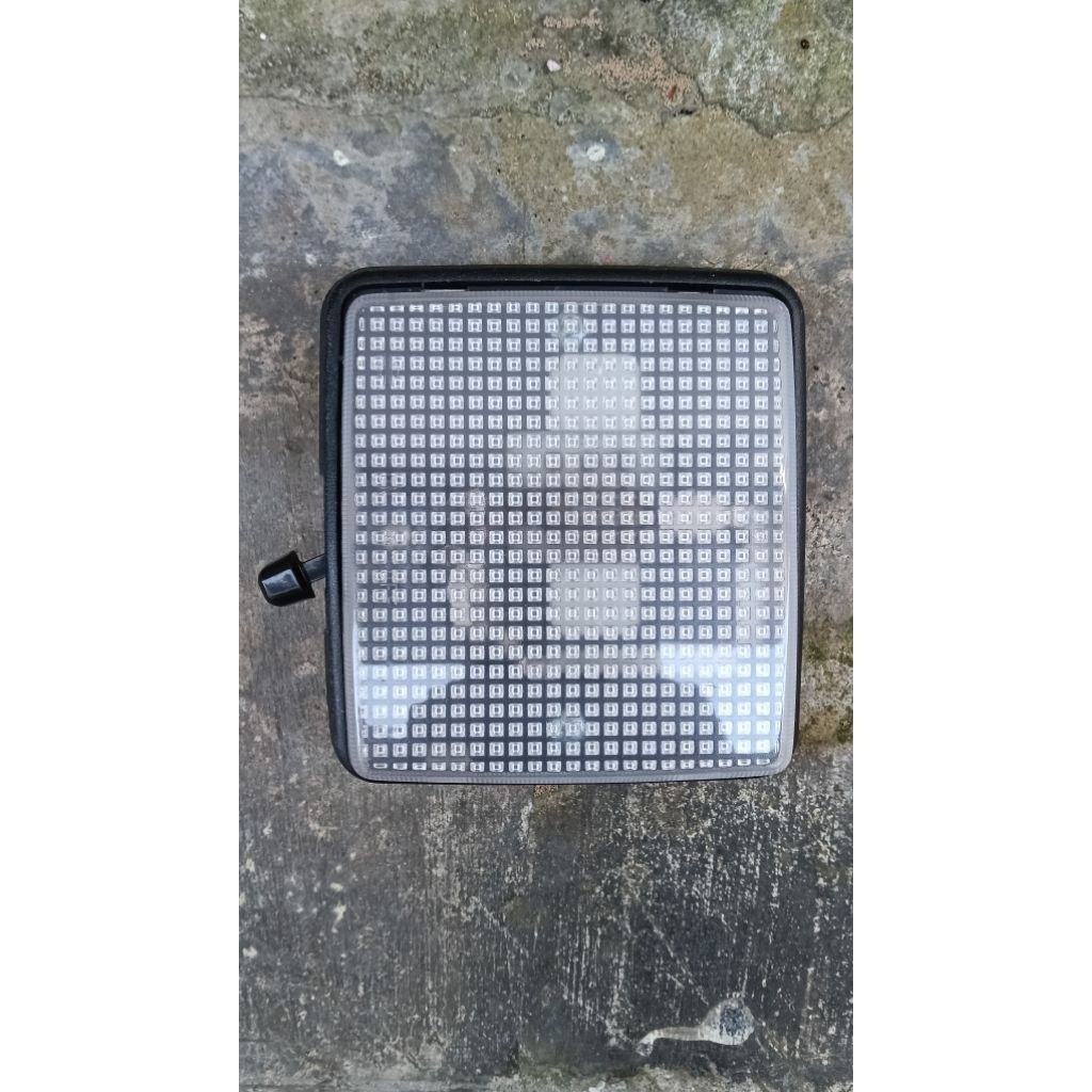 Lampu Plafon Depan Nissan Terrano