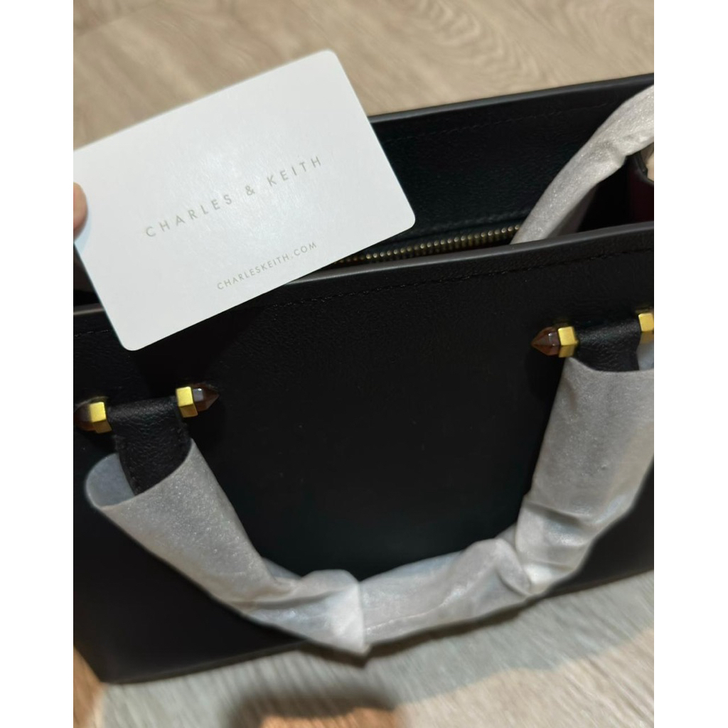 tas CHARLES AND KEITH original