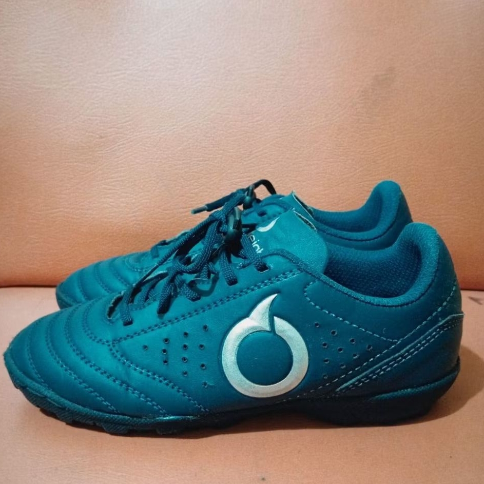 Sepatu futsal ortuseight size 33 original branded / sepatu futsal anak Preloved