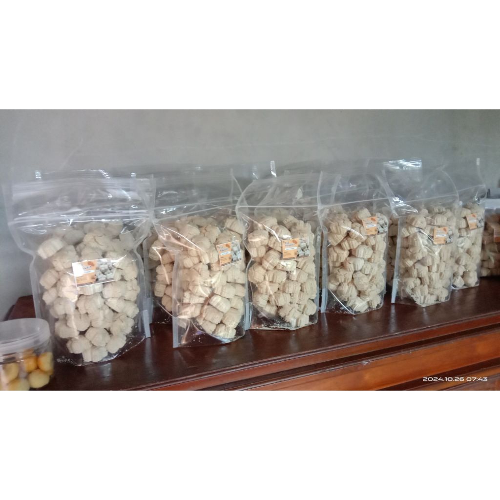 kue babon / bangkit dari santan kelapa asli
