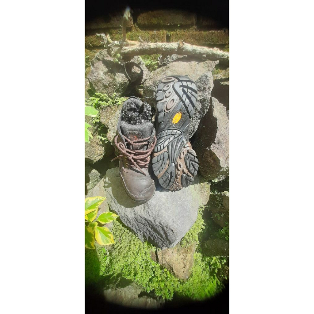 sepatu merrell kulit