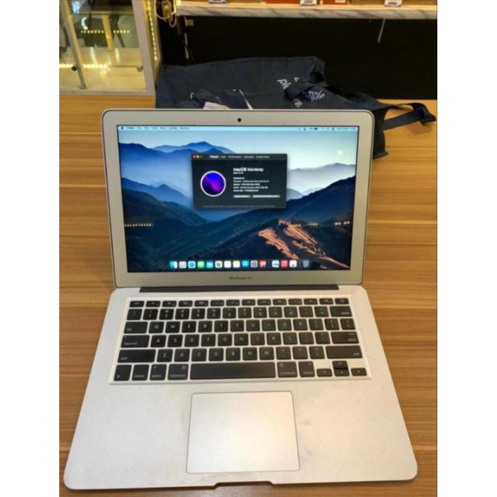 MacBook Air 2017 13” – i5 / 8GB / 128GB SSD (Second / Bekas Pakai)