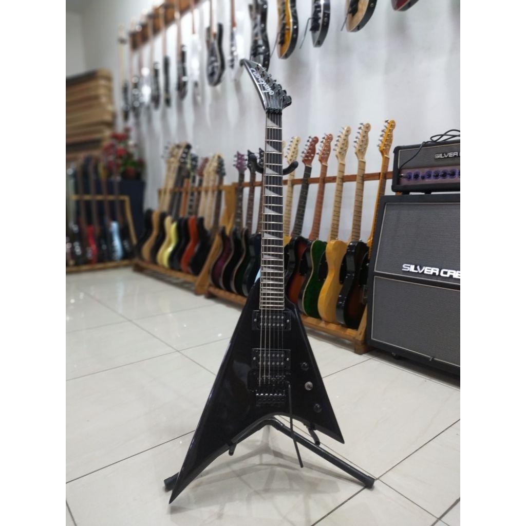 Gitar Elektrik Jackson Flying V Hitam