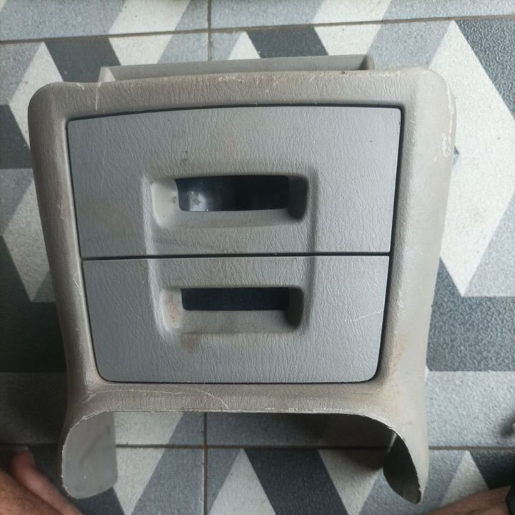 Console Box mazda premacy