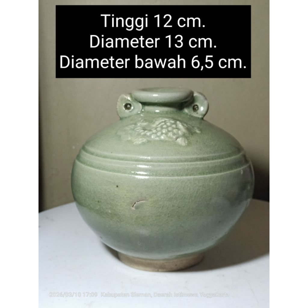 vas guci keramik lukis ikan timbul hijau untuk hiasan lemari