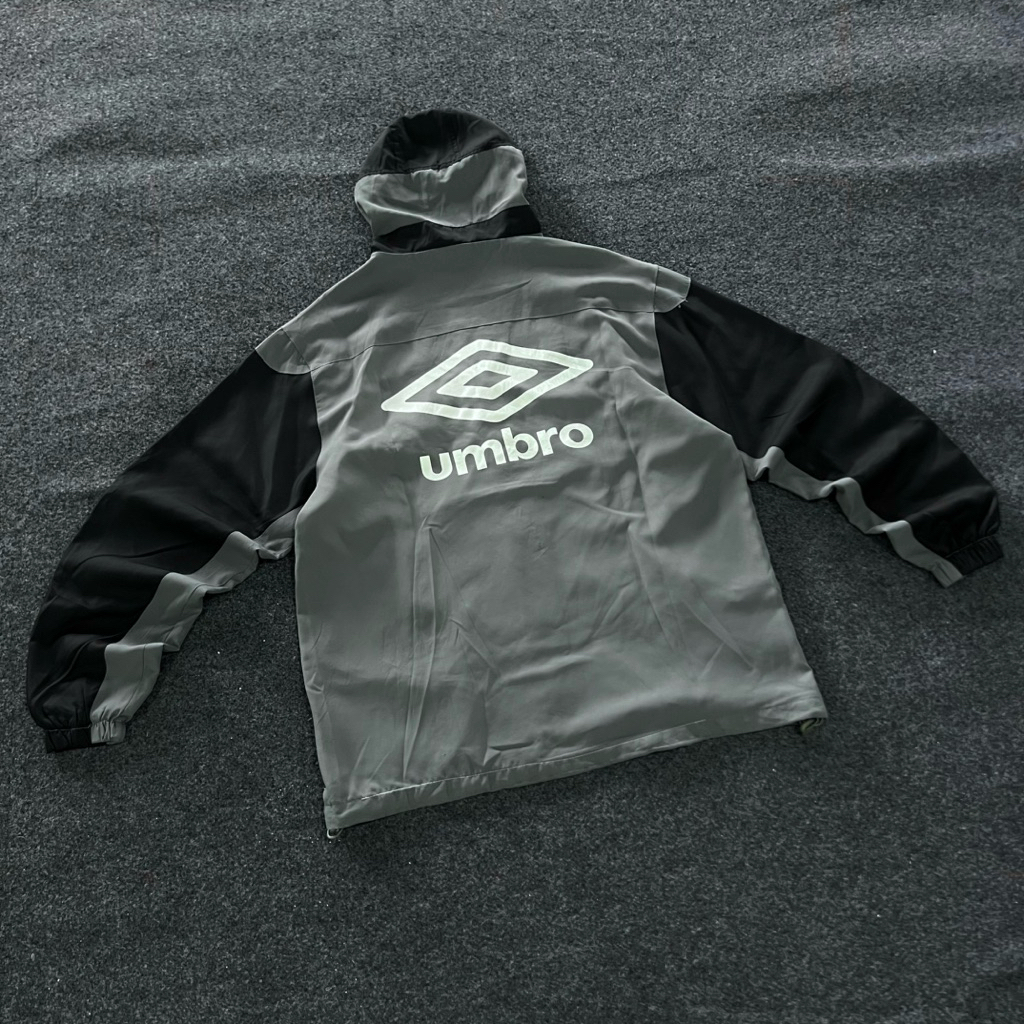 Vintage 90/00s UMBRO Uruguay Windbreaker Hoodie