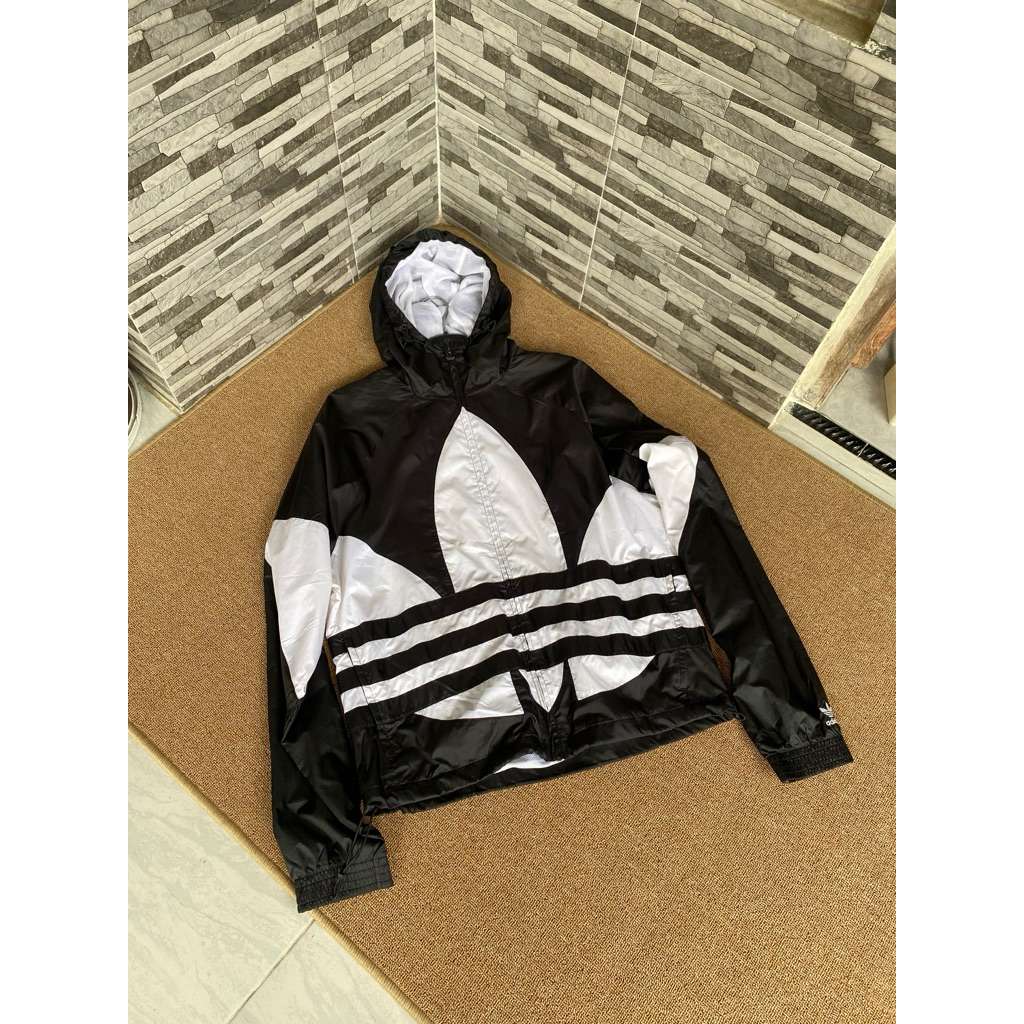 WINBREAKER ADIDAS BIG LOGO size XL