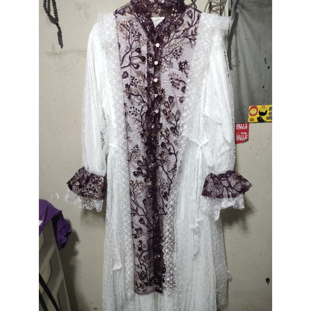 gamis+outer burgubdy putih Lebaran2026