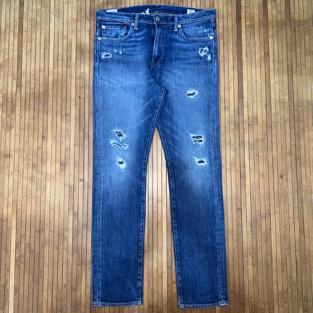 LEVIS 510 SKINNY FIT RIPPED DISTRESSED DENIM JEANS