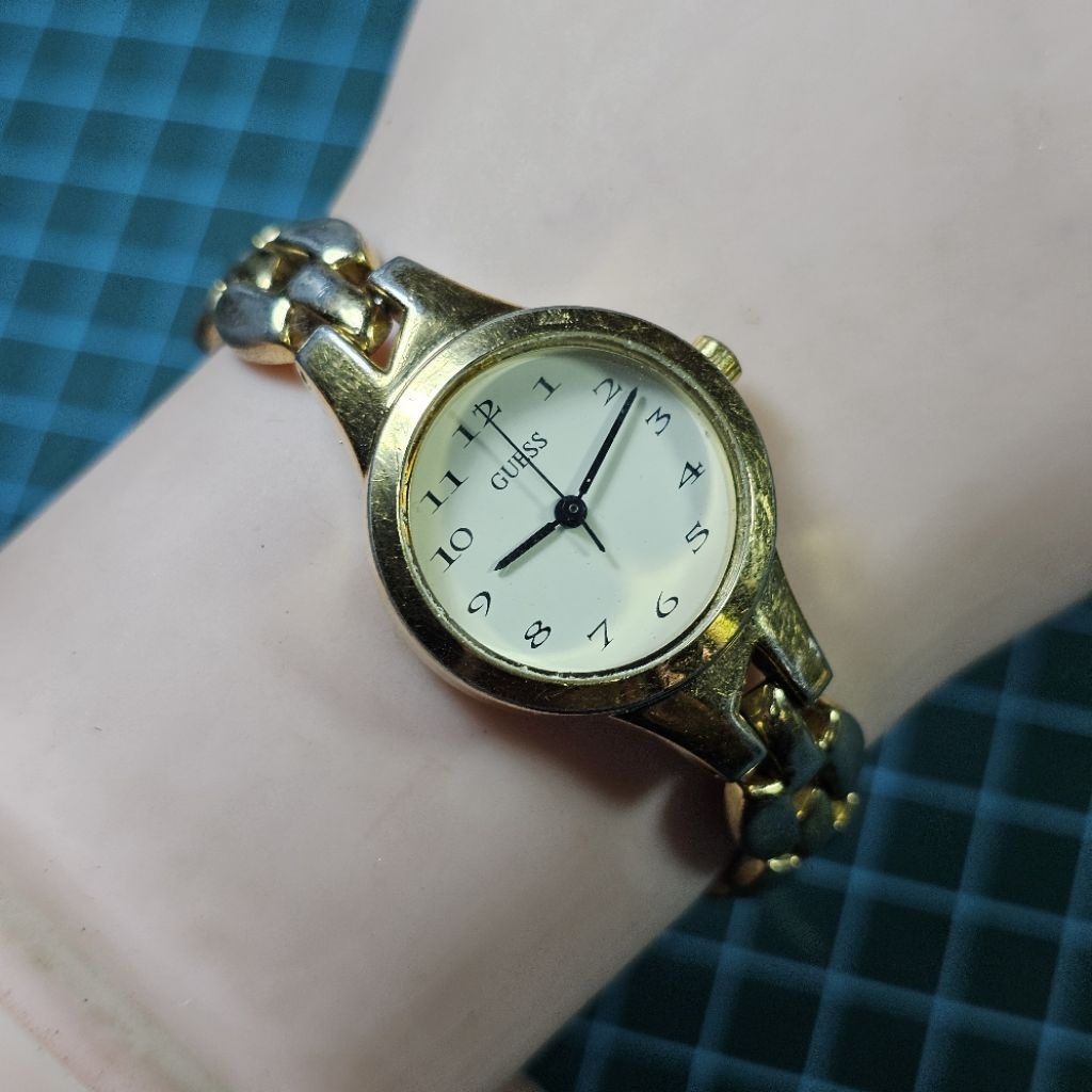 Jam Guess Rantai Gold Ladies Bekas