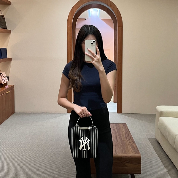 Tas MLB NY LINE STRIPE WHITE BLACK MINI KNIT TOTE BAG WITH LS 100% ORIGINAL - 15X6X19CM