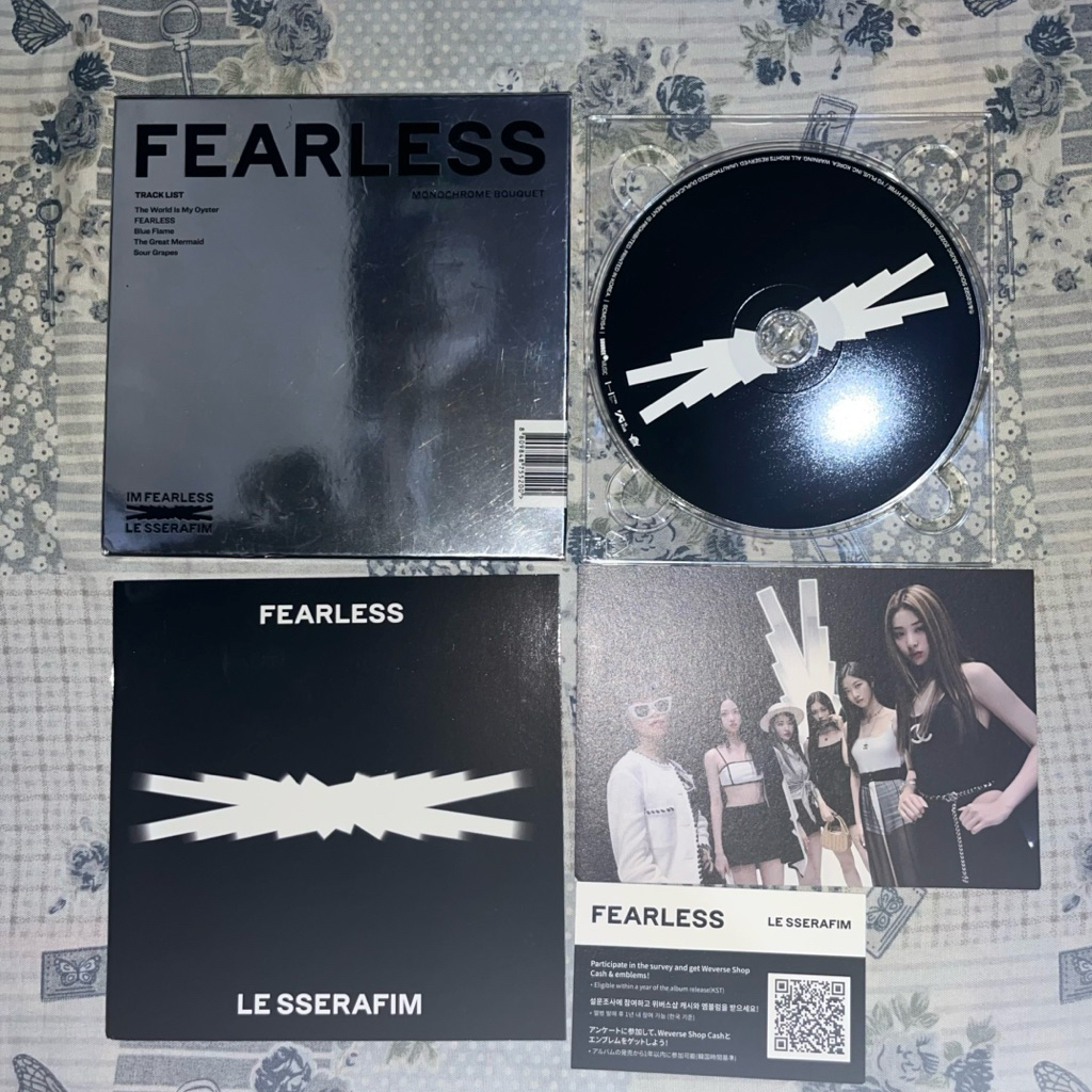 Album Lesserafim Fearless Monochrome Bouquet