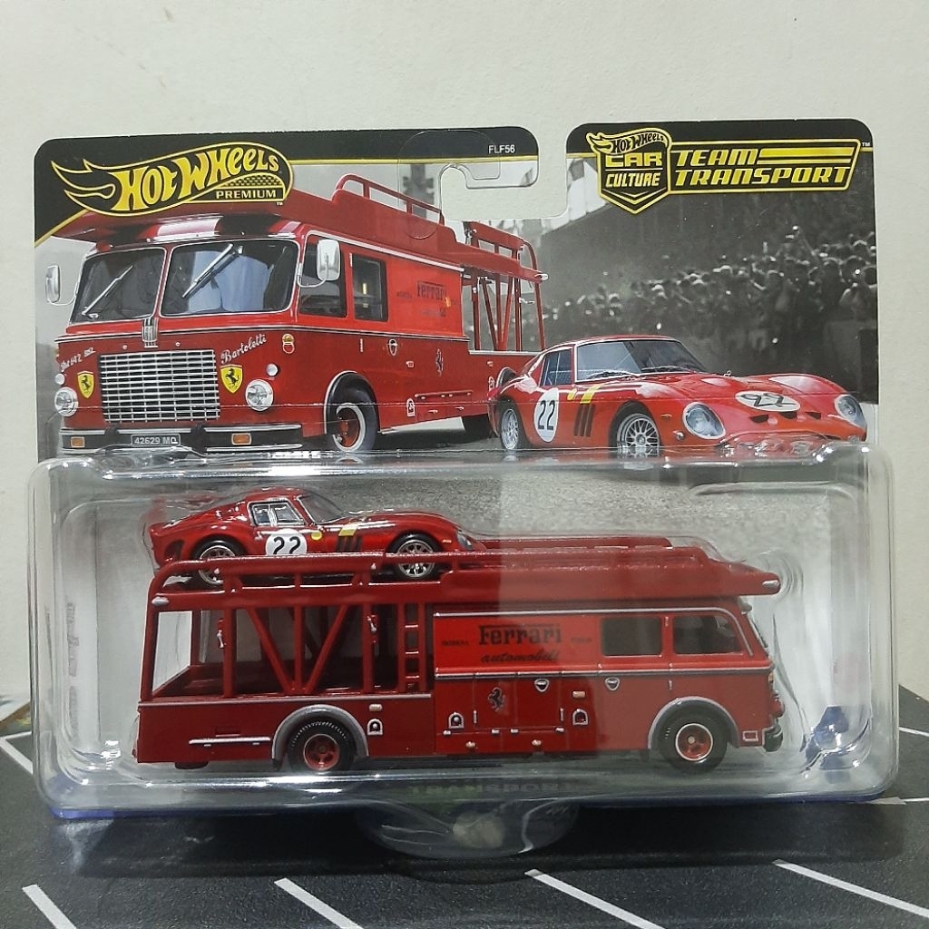 Hot Wheels Team Transport Ferrari 250 GTO