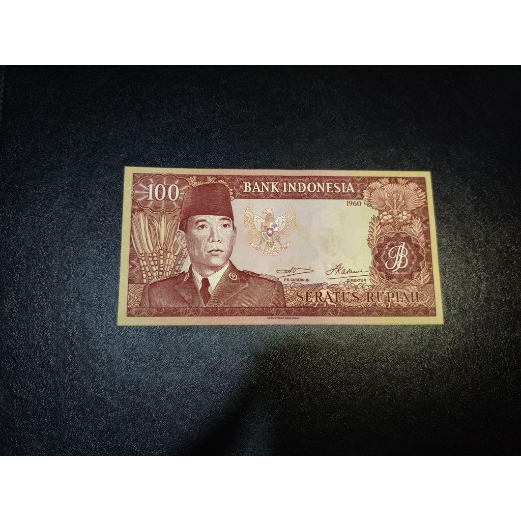 Uang kertas kuno 100 rupiah Soekarno tahun 1960 nomor seri XHY