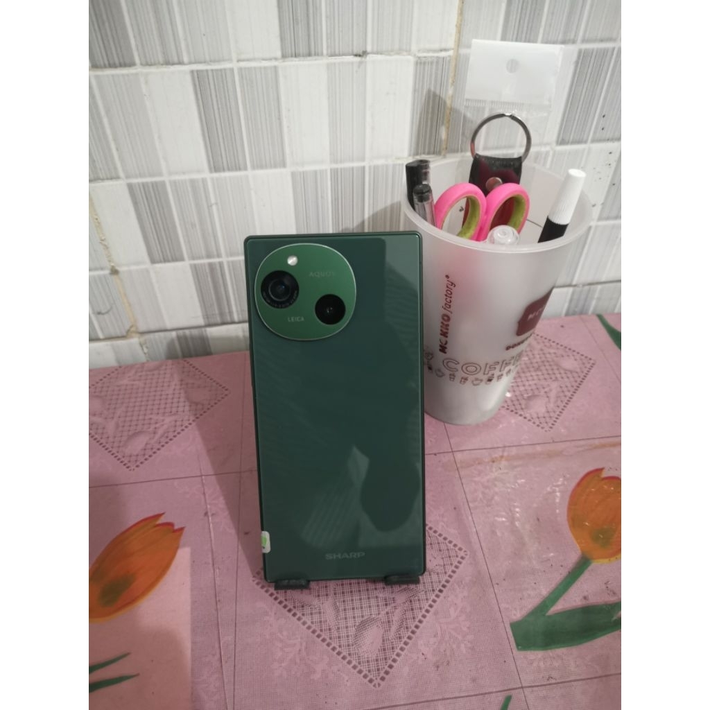 sharp aquos R9
