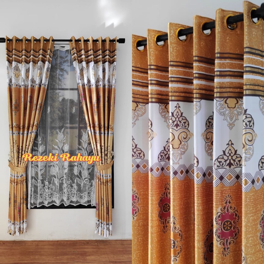 gorden pintu ruang tamu model batik elegan menambah estetika pada ruangan