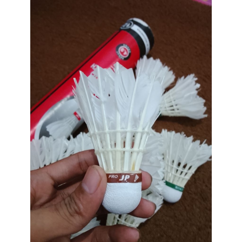 Shuttlecock premium bekas kondisi 70% cocok untuk pemanasan