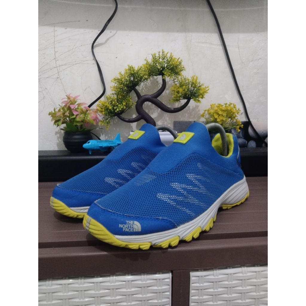 Size 42 | Sepatu TNF Slip On Hiking