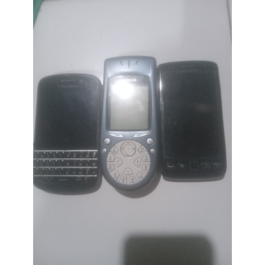 hp nokia 1 unit dan hp bb 2 unit kondisi gambling (baca keterangan di bawah)