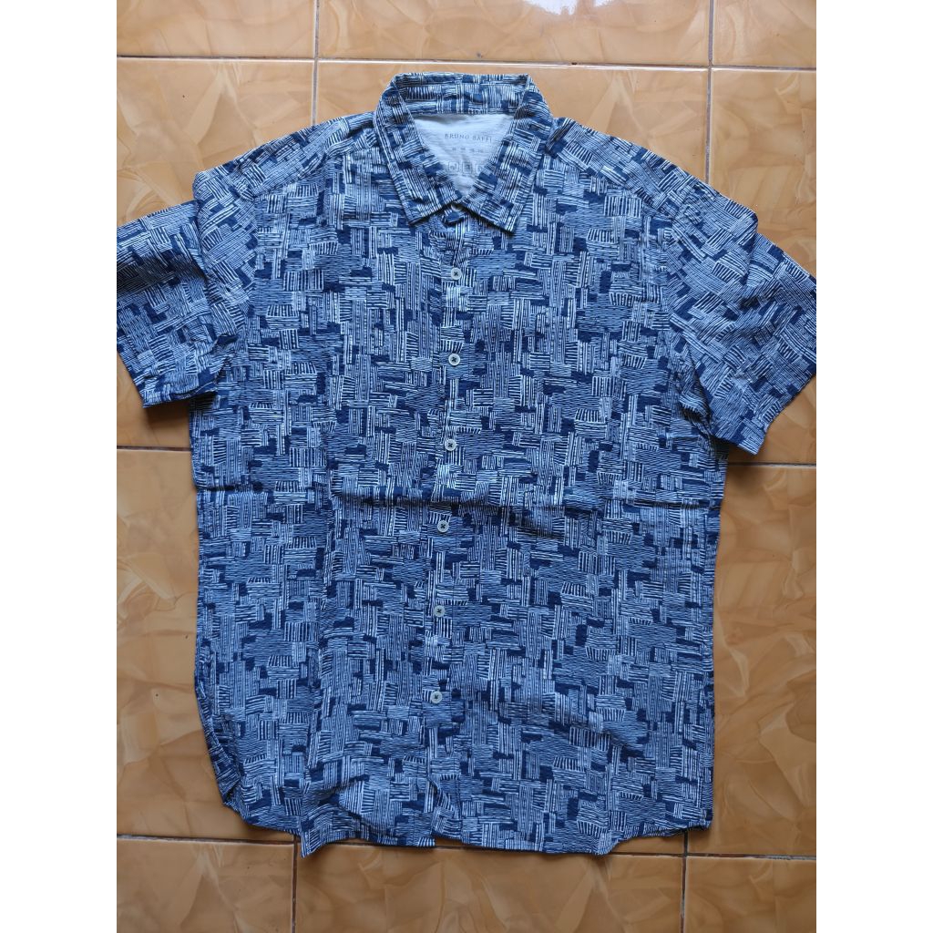 Kemeja Motif Merek Bruno Baffi Warna Biru Putih Bahan Katun Crinckle Adem Size L Lengan Pendek