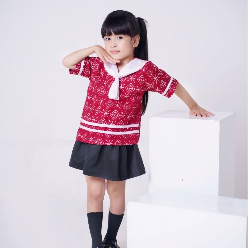 Top Blouse Batik Anak Ratna Doby Merah Putih Kerah Sailor Lengan Pendek Cocok Untuk Anak Sekolah