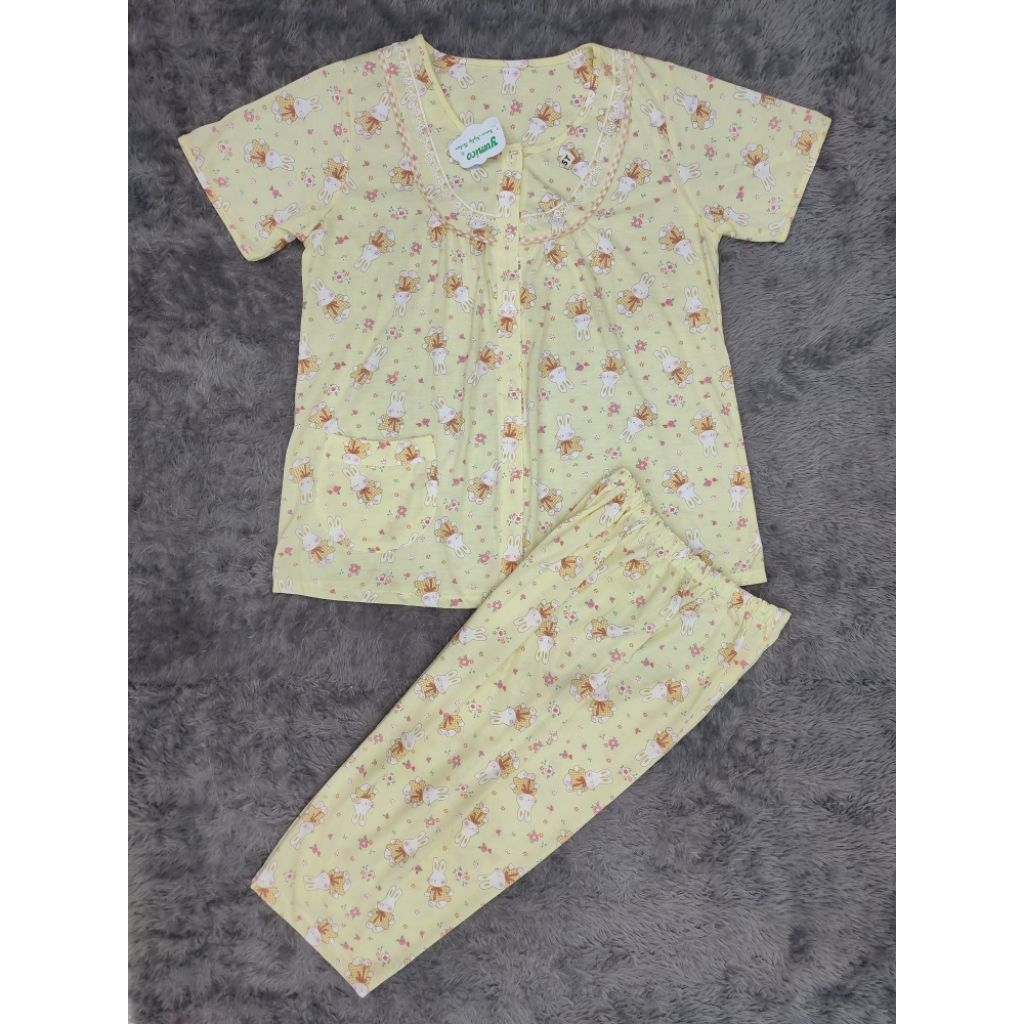 Setelan baju tidur merek Yumico bahan kaos tangan pendek celana 7/8 ukuran standar