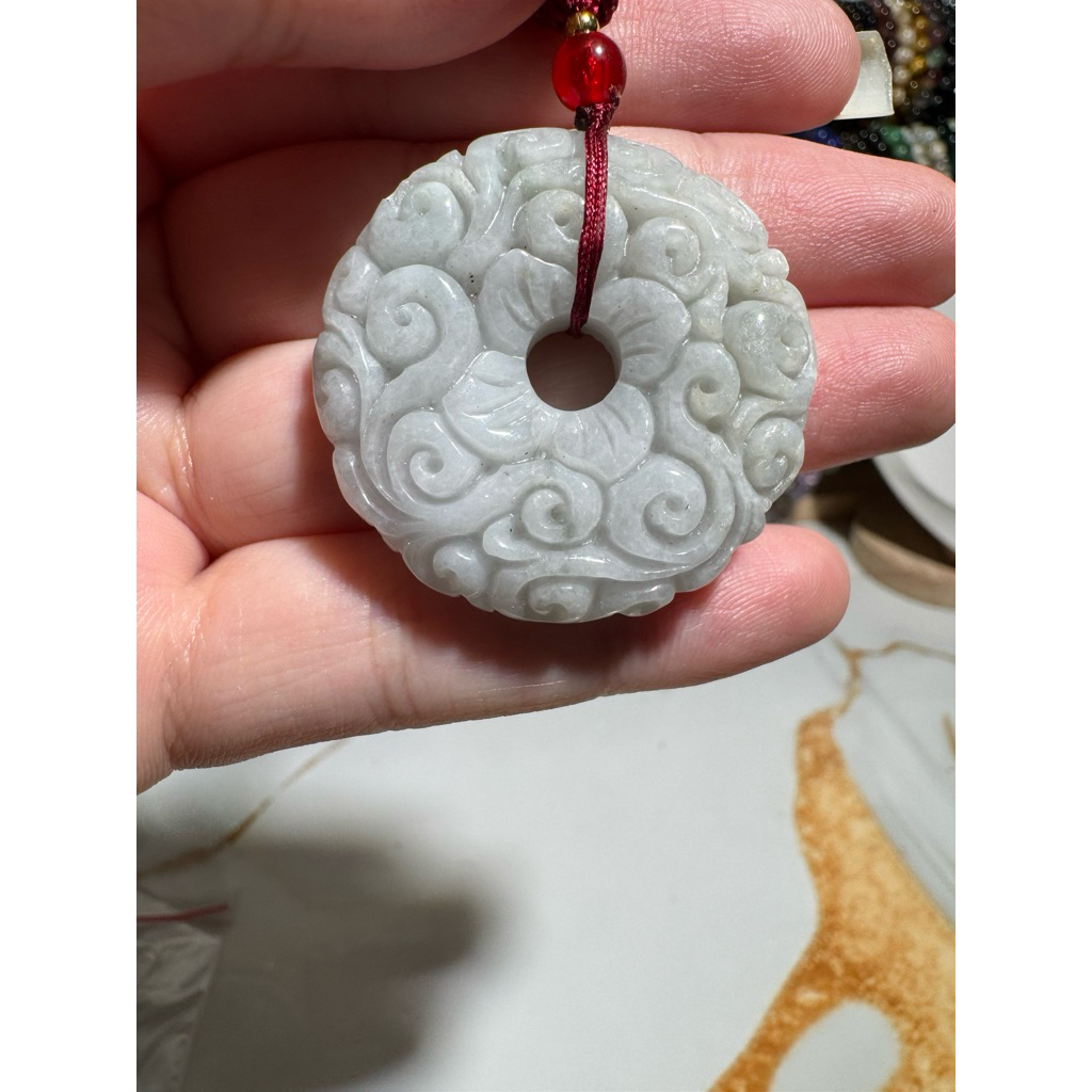Liontin Giok Putih Flower & Ruyi