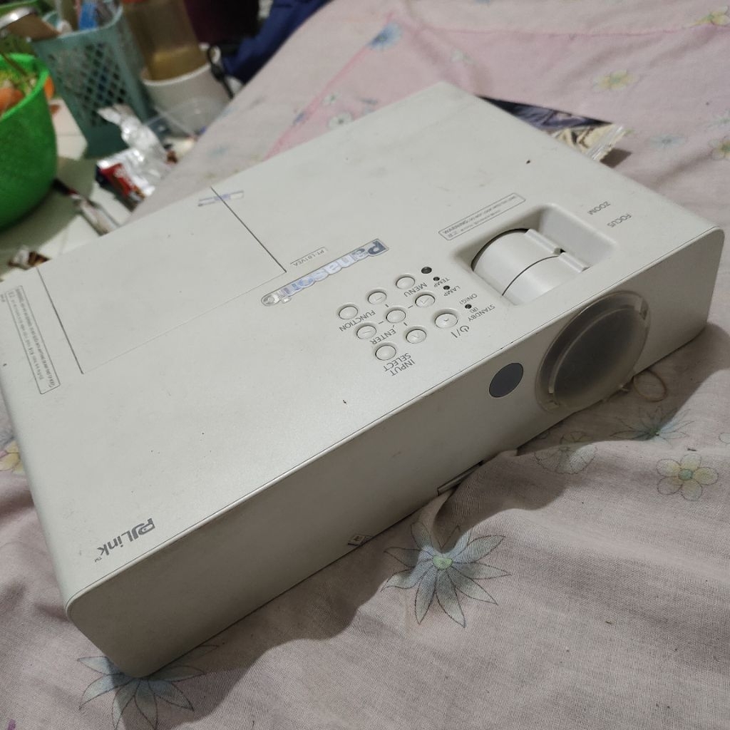 proyektor panasonic pt lb1vea rusak