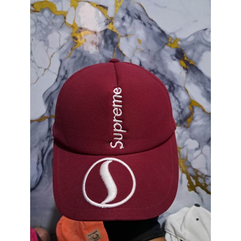 topi supreme