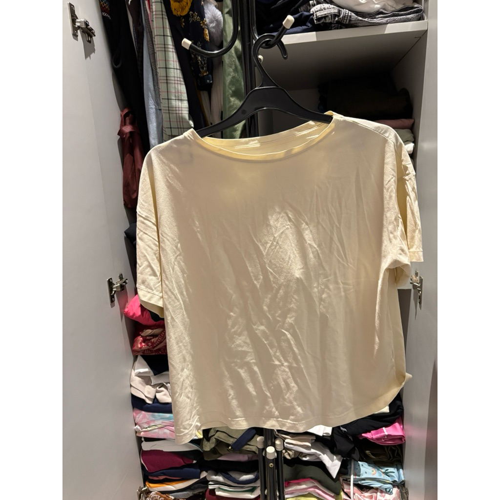 Preloved- Kaos Ori Uniqlo Airsm