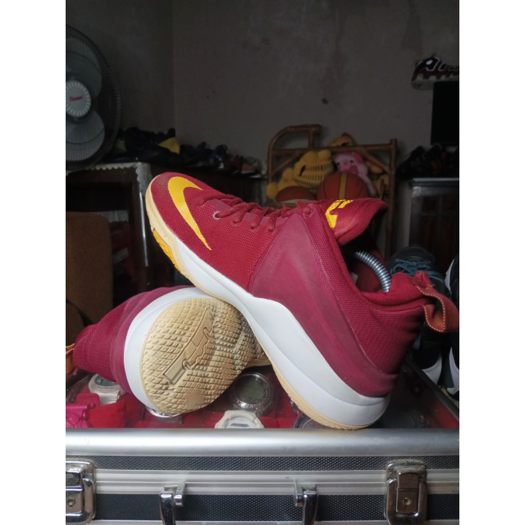 nike lebron witness 3 size 43/44