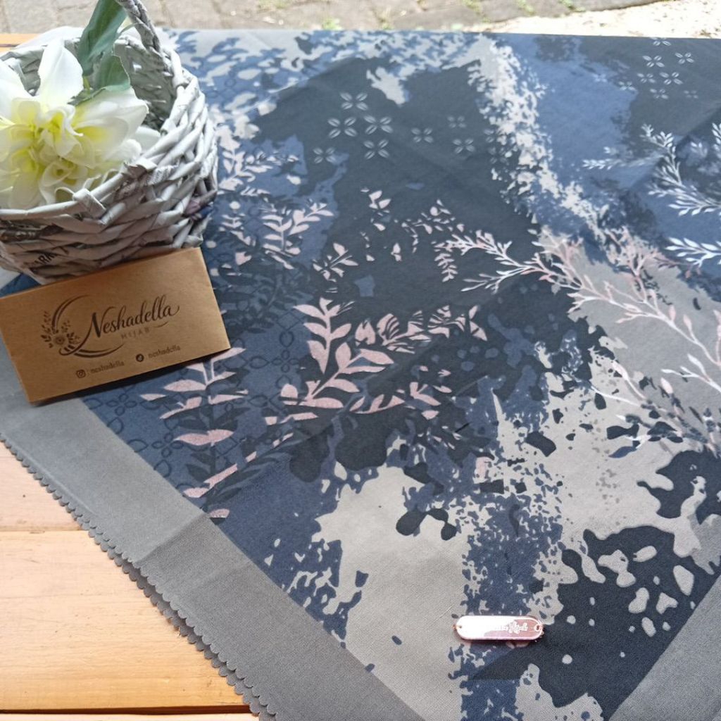 Hijab segi empat Jumbo Syar'i Warna Hitam blk15-125