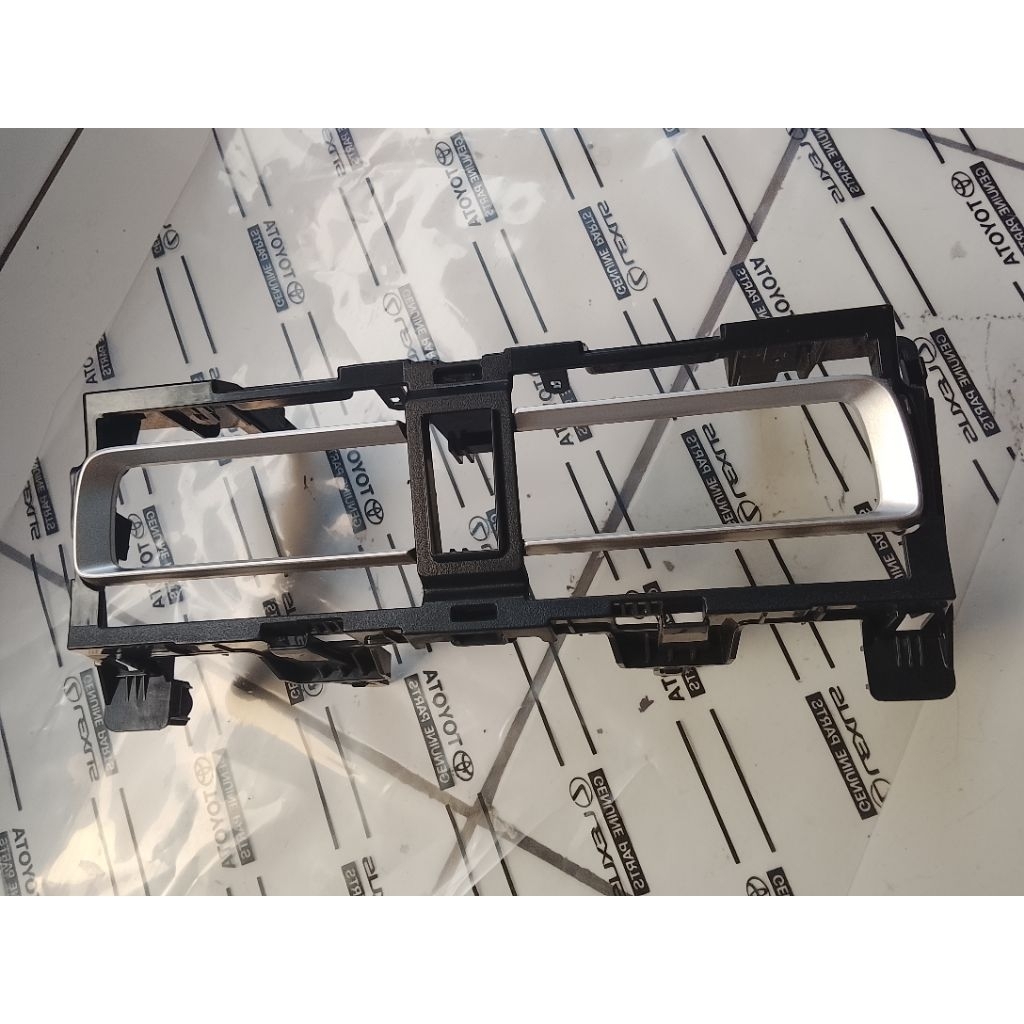 Innova Zenix Frame panel kisi AC Dasbor tengah Toyota Innova Zenix original