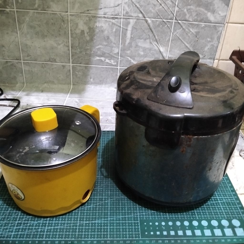 Jual Rice Cooker Mini Bekas + Panci Kuning Karakter Kondisi Bekas Mantap