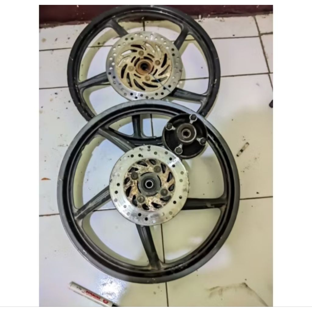 velg dobel dist 1paket supra x 125 kondisi bekas original cabutan layak pakai