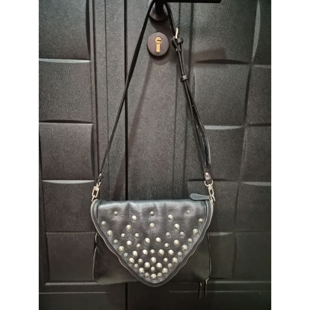 Tas cambag kulit aksen Stud Biker Starlet