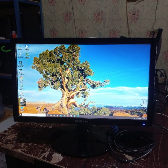 Monitor Samsung LED 19 inch, port VGA untuk sekolah kasir, cctv