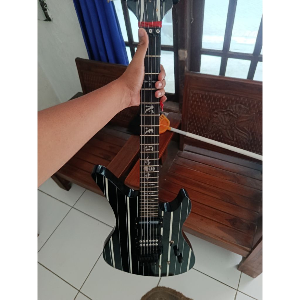 Schecter Synyster Gates Custom HQ Sustainiac sustainer pickup avenged sevenfold