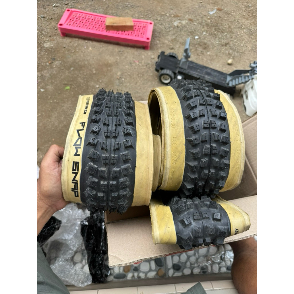 ban vee tire snap flow skin wall 29x260 harga sepasang