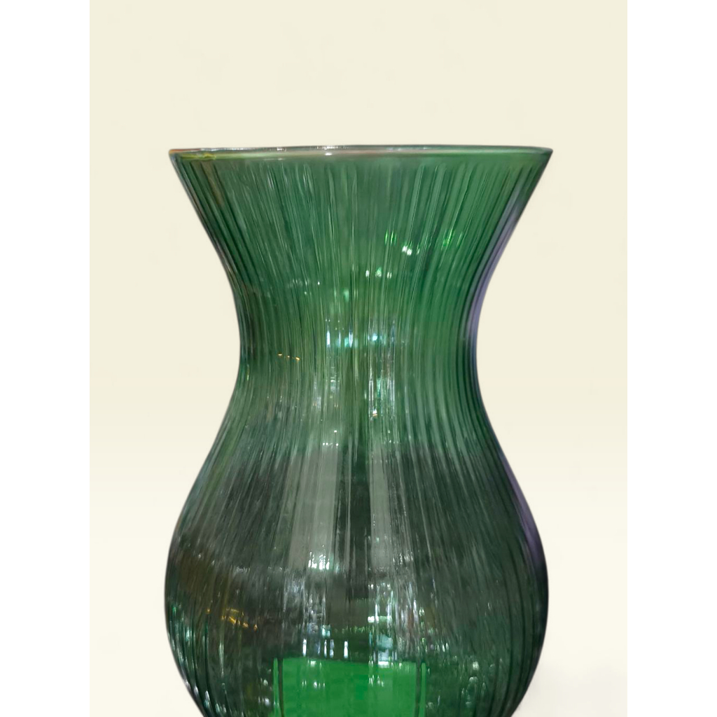 Vas Bunga Kaca Hijau - DMJ17 dengan Desain Estetik dan Elegan