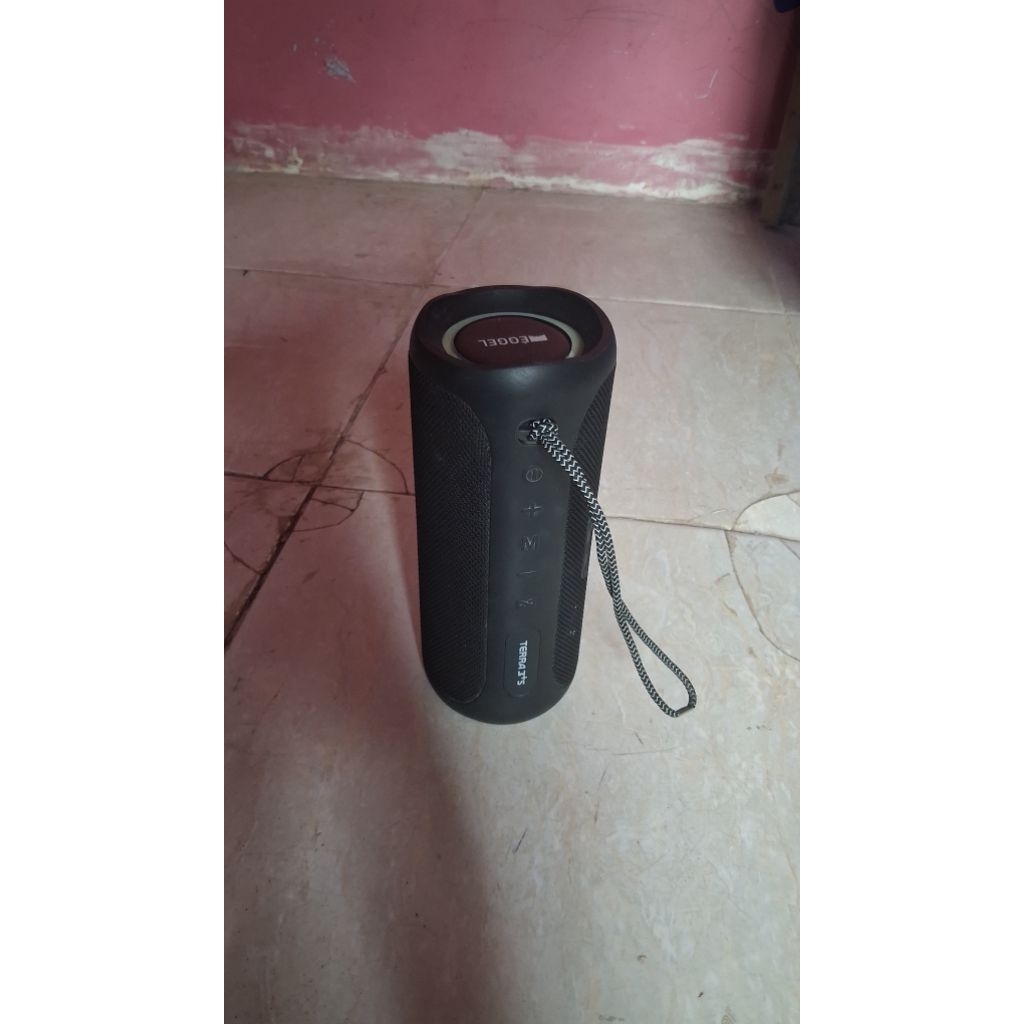 speaker bloetoot eggel tera 3+S suara bas menggelegar cocol buat yg suka musick