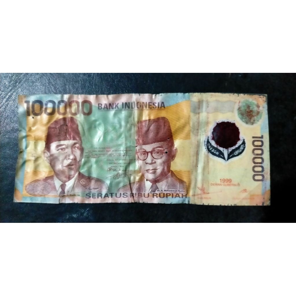 Uang 100000 Sukarno polymer 1999  jelek
