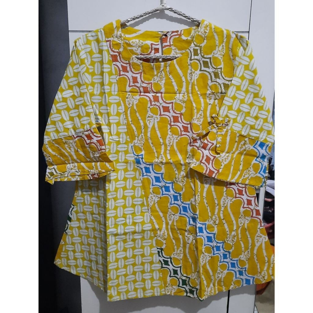 Preloved - Blouse batik kantoran untuk wanita