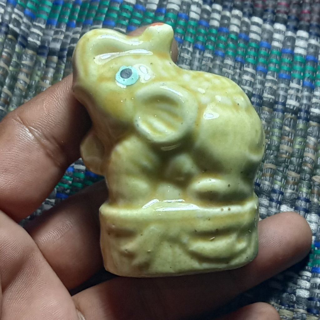 keramik pajangan gajah mungil