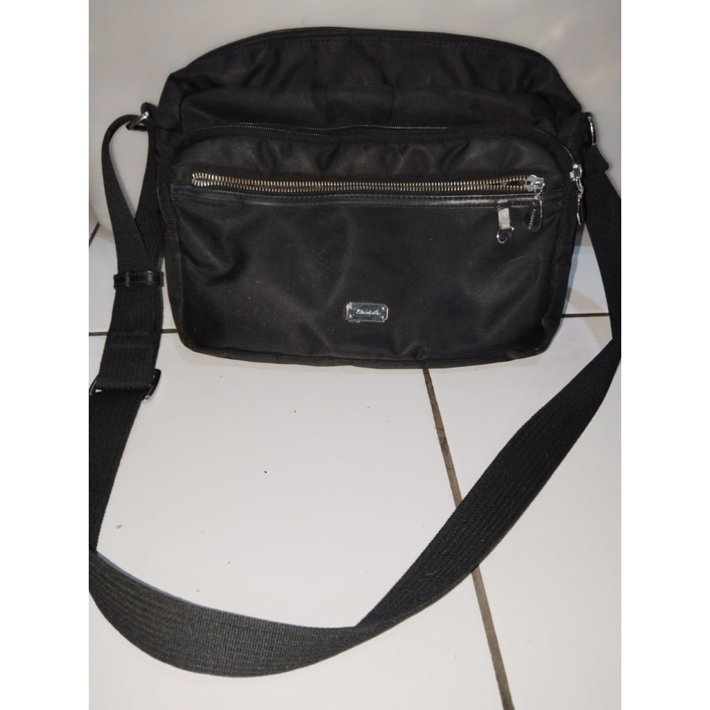 Tas Slempang Elizabeth Preloved