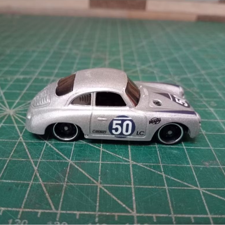 Hot Wheels Porsche 356a Outlaw silver - loose dari kemasan Gift pack